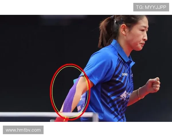 刘诗雯赛场上严肃，换下球拍回家竟被锅碗瓢盆围堵了？